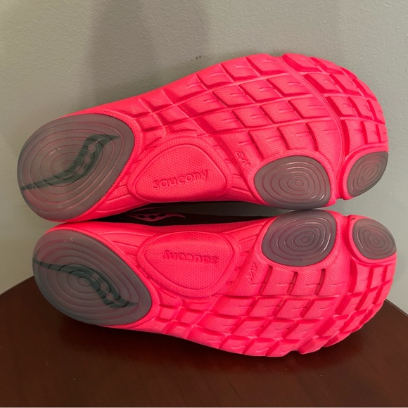 SAUCONY HATTORI Minimalist Running Shoes, size W9.5 (fits like W8.5/9) - Picture 4 of 5